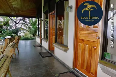 Image de Vues épiques sur l'océan depuis le sommet d'une montagne et le printemps toute l'année - Offrez-vous