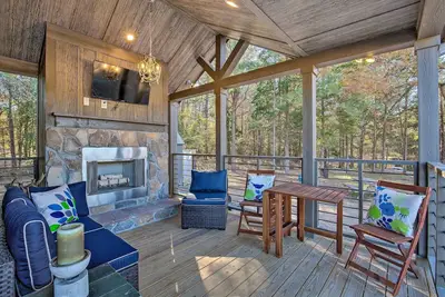 Image de Nouveau! Woodland Hideaway on Pasture w / Fishing Pond!