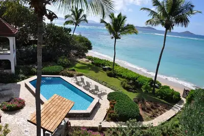 Image de Seule villa de luxe de 6 chambres sur la plage de Mahoe Bay, magnifiquement rénovée.