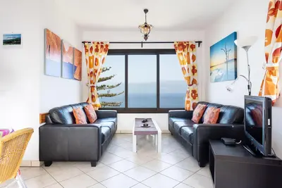 Fewo Atico Marazul, mit  Panorama- und Meerblick, Pool, Terrasse, Grill, Parkplatz und Wlan gratis