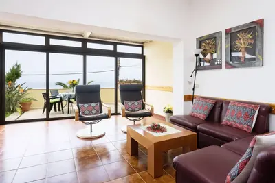 Image de Fewo Solymar, mit 2 Schlafzimmern, 2 Bädern, eigener Terrasse und Garten, Meerblick, Pool, Parkplatz