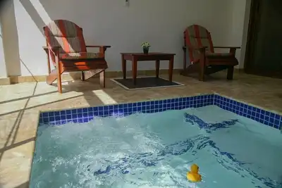 Image de La maison de la tranquillité (bain à remous et terrasse extérieure)