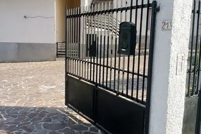 Image de Vacation rental apartment located on the ground floor of a 2-story house