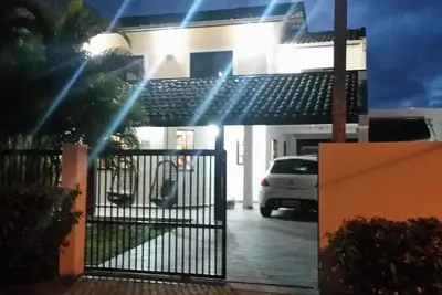 Image de Maison de 4 chambres avec piscine, jardin et barbecue. 200 m de la plage.