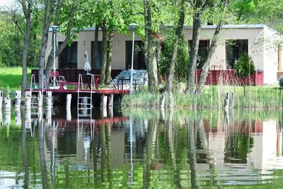 Image de Maison au bord du lac Star