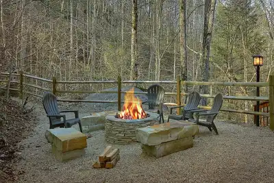 Image de Évadez-vous dans les montagnes et profitez de votre terrasse privée avec source et cascade