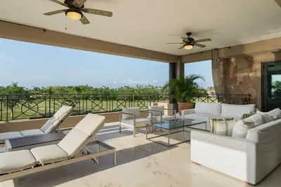 Image de Condo de luxe avec vue panoramique sur l'océan dans la communauté fermée de Mita.