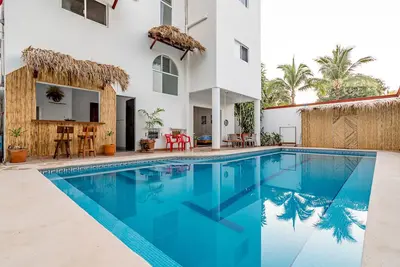 Image de Carrizalillo beaches premier location 1 block from the beach and top restaurants