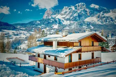 Image de Chalet Cortina 2 - Six Chambres Chalet, Couchages 12
