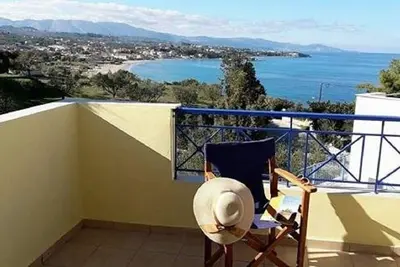 Image de Profitez de tout le confort et de vacances détendues à distance de marche de la plage de Tsilivi