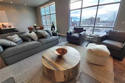 Image de Condo urbain avec deux chambres et deux salles de bain, situé à Dt Missoula!