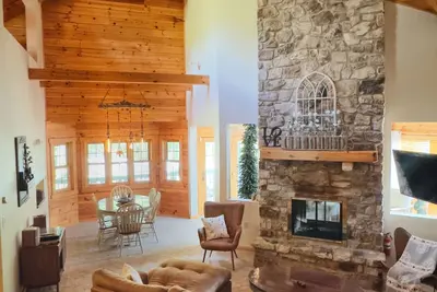 Image de Tranquil, Boho Cabin Retreat overlooking Lake