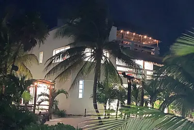 Image de Maison respectueuse de l'environnement et votre propre front de mer dans les Caraïbes