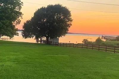 Image de Lakefront Getaway