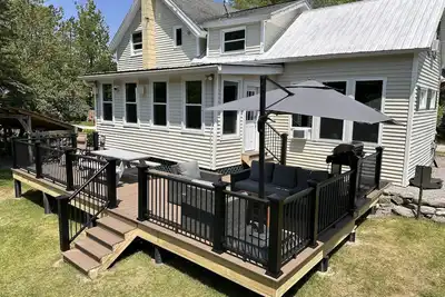 Image de Nouvelle Liste! Accueil pour les chiens, au bord de la rivière avec cuisine complète, cheminée et foyer