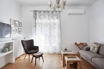 Image de Belle 3bd Apt à côté du musée d'Athènes