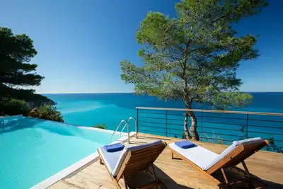 Image de Milos Bay Villas - Nouvelle villa moderne avec des vues spectaculaires sur la plage de Milos