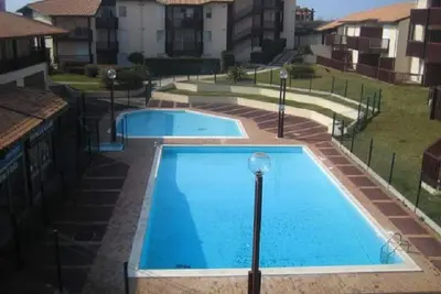 Image de Appartement T1 à 50m du lac avec piscine, salle de jeux et parking, idéal famille/amis