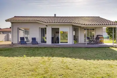 Image de Maison contemporaine Biscarrosse, 7 pers. , 3 ch. , Wi-Fi, sur terrain 700m², proche activités et plages