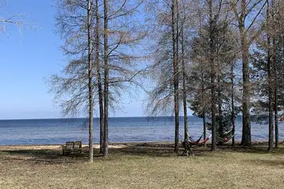 Image de Maison de trois chambres sur 10 acres avec 350 pi. Plage de sable sur le lac Michigan.