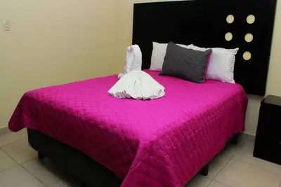 Image de Comfy apartment close to the beach.