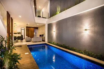 Image de 30% de réduction - Promenade minimaliste moderne jusqu'à la plage de Berawa