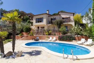 Image de Club Villamar - Grande villa avec piscine privée, barbecue et accès internet, située dans un quar. . .