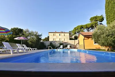 Image de Appartement de vacances avec piscine dans un endroit calme