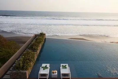 Image de Une toute nouvelle! 50% de rabais - retraite absolue en bord de mer