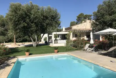 Image de Ancien mazet agrandi  et  entièrement refait style contemporain en 2018