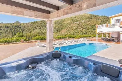 Villa Javier Sayalonga by Ruralidays