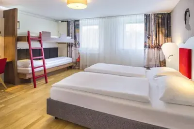 Image de Chambre quadruple - Jufa Hotel Salzburg City