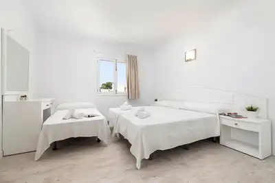 Image de Hostal Talamanca Hab. Triple - Friendly hostel recently refurbished just a stone's throw f