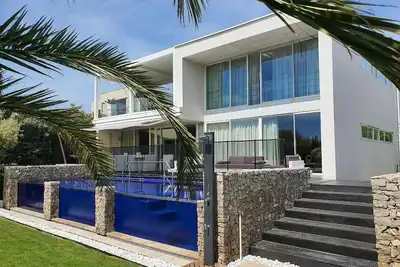 Image de Villa Exclusive En Bord De Mer Avec Piscine PRIVÉE