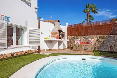 Image de Villa Field Dreams - comprend une piscine chauffée, située au cœur de Corralejo