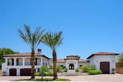 Image de 9bd / 9ba Desert Gated + Private Estate, Rivière + Piscine, Spa, Tennis partagé, Vues, Amusement!