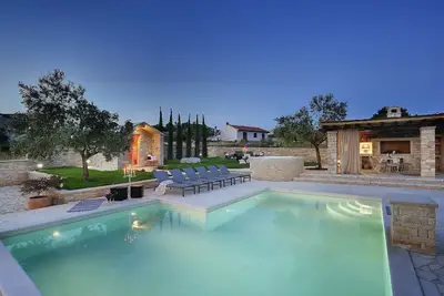 Image de Villa de luxe avec piscine privée chauffée, sauna extérieur