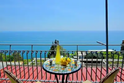 Image de Casa Lunarella: Un appartement caractéristique et accueillant face au soleil et à la mer.