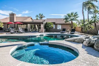 Image de Nouvelle inscription - Grande cour privée, piscine, spa