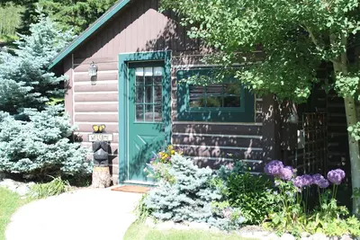Image de Charmant chalet en bois rond et dortoir dans le magnifique Cottonwood Canyon