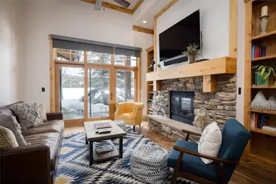 Image de Condo de luxe 3br avec grand patio, vue sur la montagne et accès aux équipements du complexe