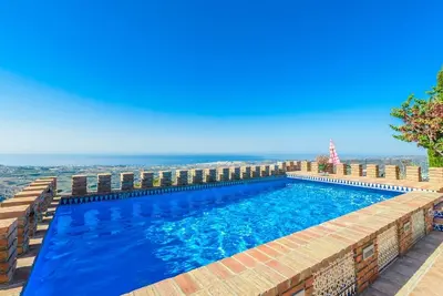 Image de Alcazaba de Beas Vélez-Málaga by Ruralidays