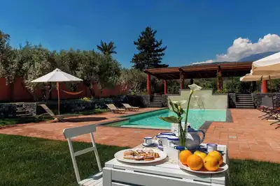 Image de Appartement de vacances avec internet, jardin et piscine extérieure