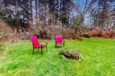 Image de Nouvelle Liste! Chalet isolé avec kitchenette, WiFi gratuit et foyer!