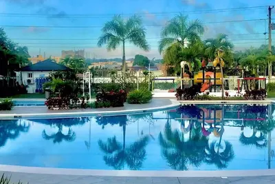 Image de 3 Bedroom Apartment with Resort like Pool