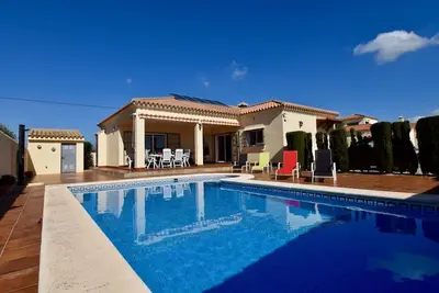 Image de Villa moderne dans un endroit magnifique!