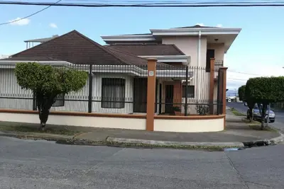 Image de Belle maison, chambre principale avec jacuzzi et balcon privé, belle vue