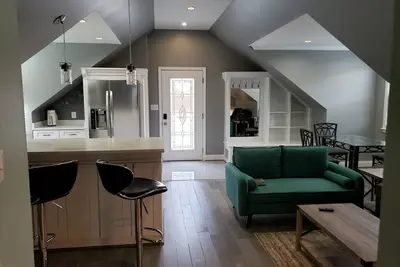 Image de Profitez d'un agréable séjour dans notre maison sur 4 acres de terrain boisé près de Washington D. C.