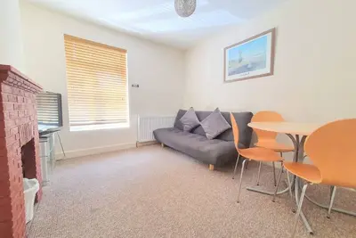 Image de Bassett Road Flat 2 - Deux Chambres Appartement, Couchages 5