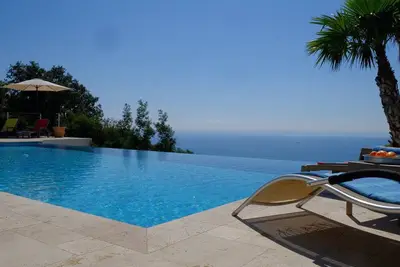 Image de Villa Le Fanal vue mer panoramique piscine à débordement au calme 8 - 10 pers